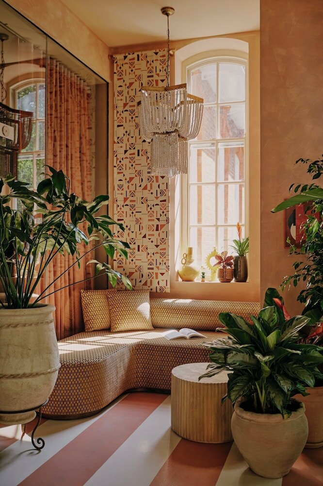 Фото Ember Locke Kensington