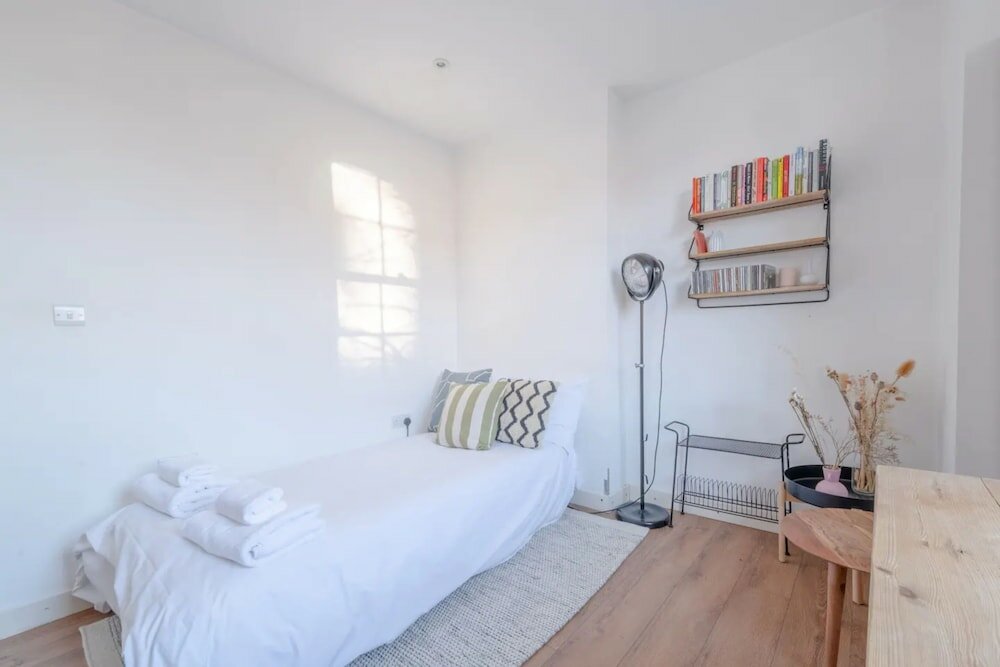 Фото Modern and Beautiful 2 Bedroom Flat - Haggerston