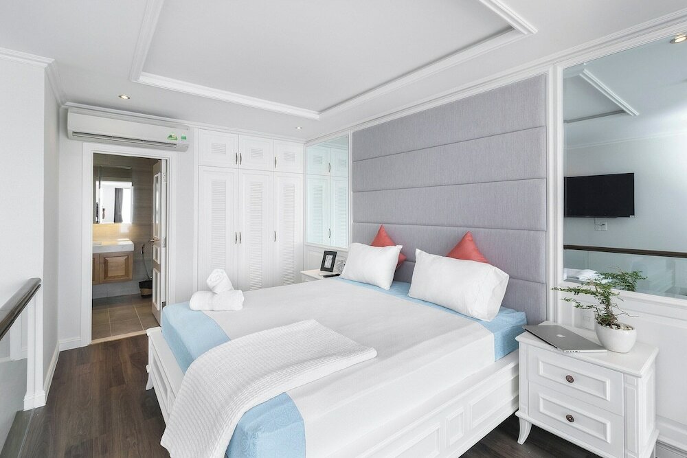 Фото City by night Ben Thanh Apartments