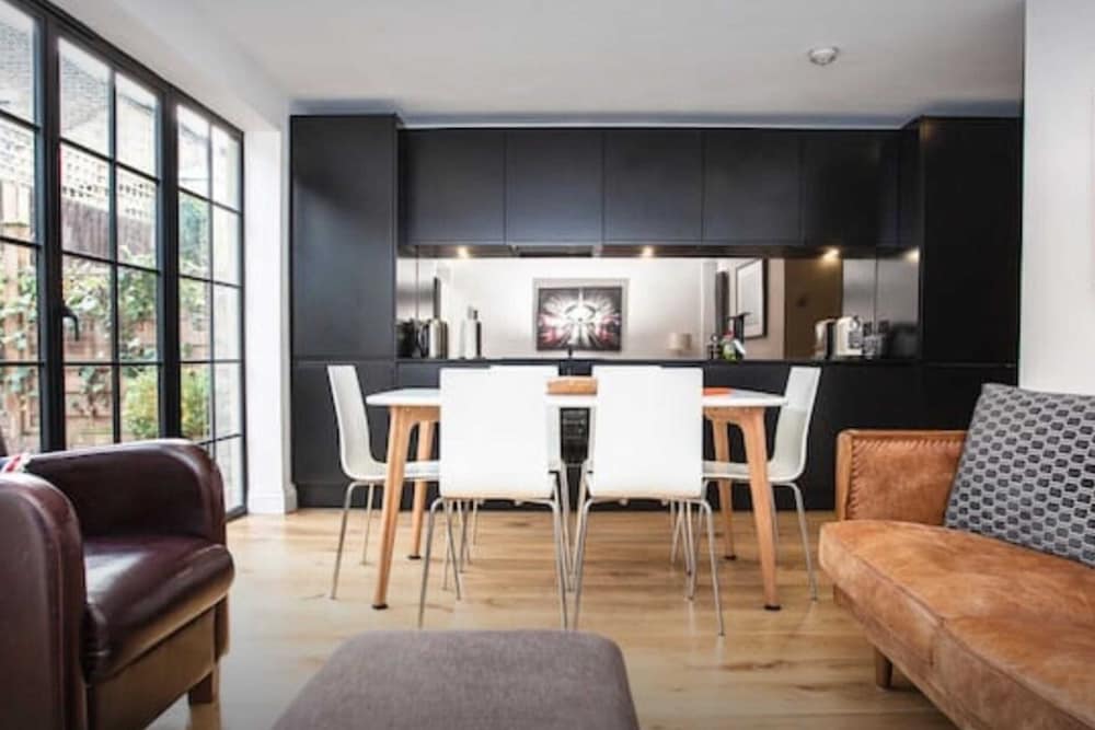 Фото Stylish Newly Refurbished 2 Bedroom Flat With Terrace