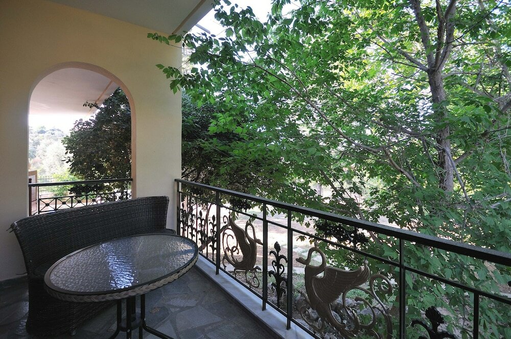 Фото Family Maisonette with Pool near Beach