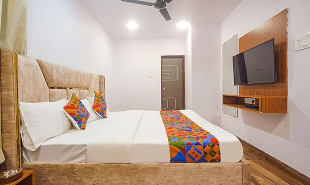 Фото Fabhotel Midnight Inn