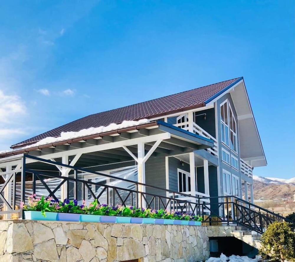 Фото Cottage Chalet and Tours