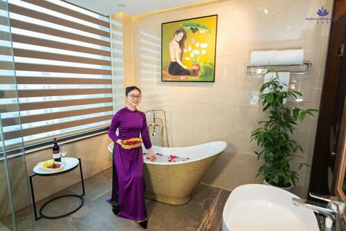 Гостиница Purple Lotus Hotel в Хайзыонге