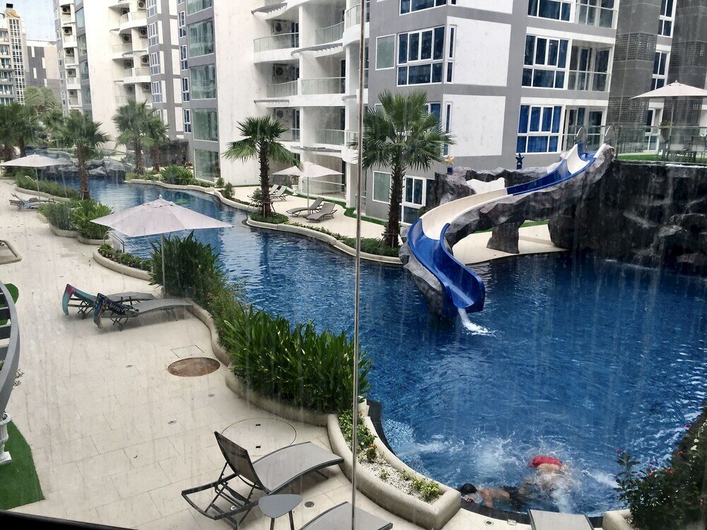 Фото Luxury Apartments in Grand Avenue