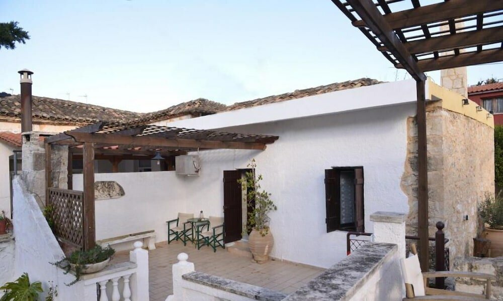 Фото Troullos Traditional Houses