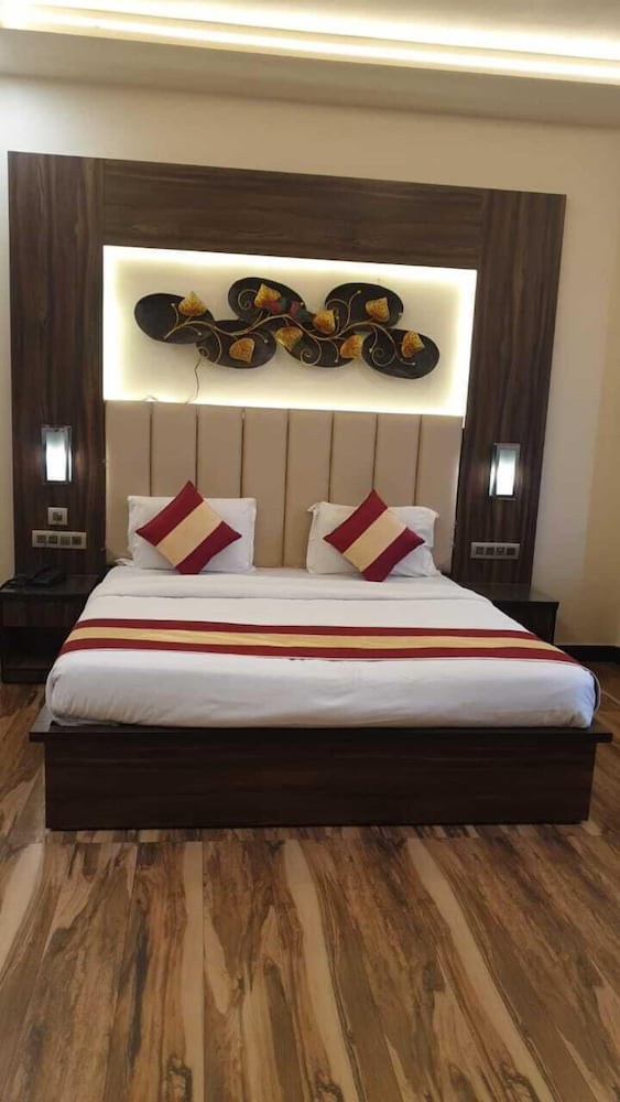 Фото Hotel Vibharaj Palace