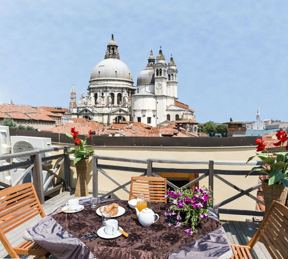 Фото Dorsoduro Charme Apartments