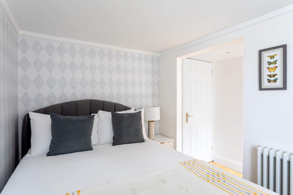 Фото Fabulous Gloucester Road Apartment