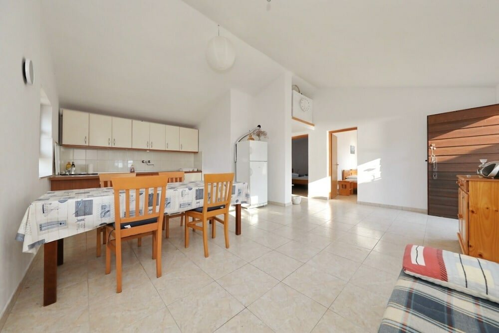 Фото Mari - Whole Island for you - H