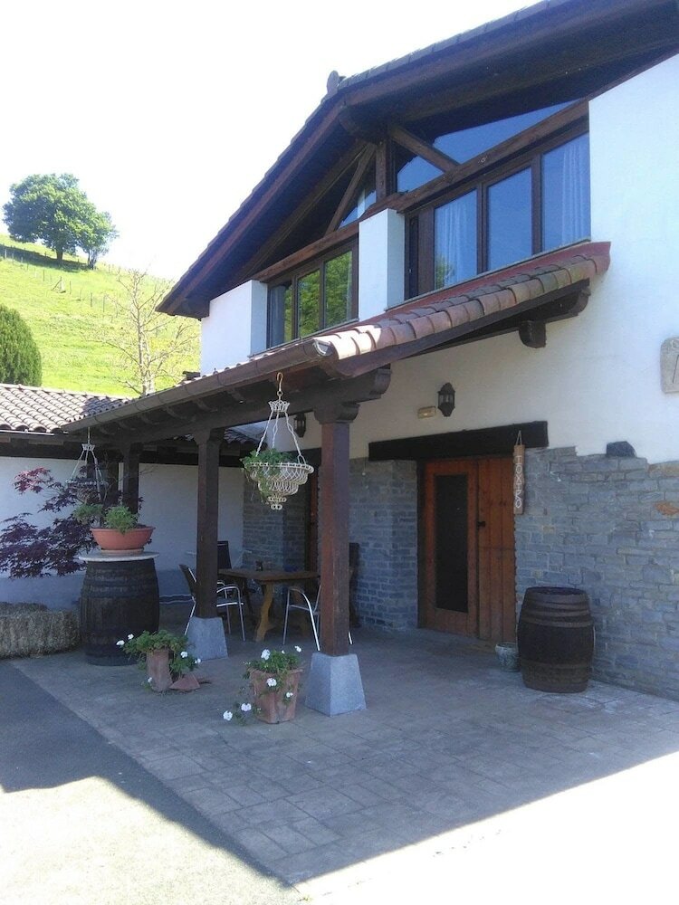 Фото Casa Rural y Apartamentos Haizeaberri