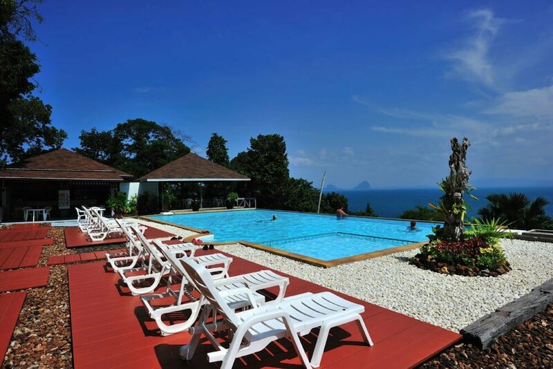 Гостиница Koh Ngai Cliff Beach Resort