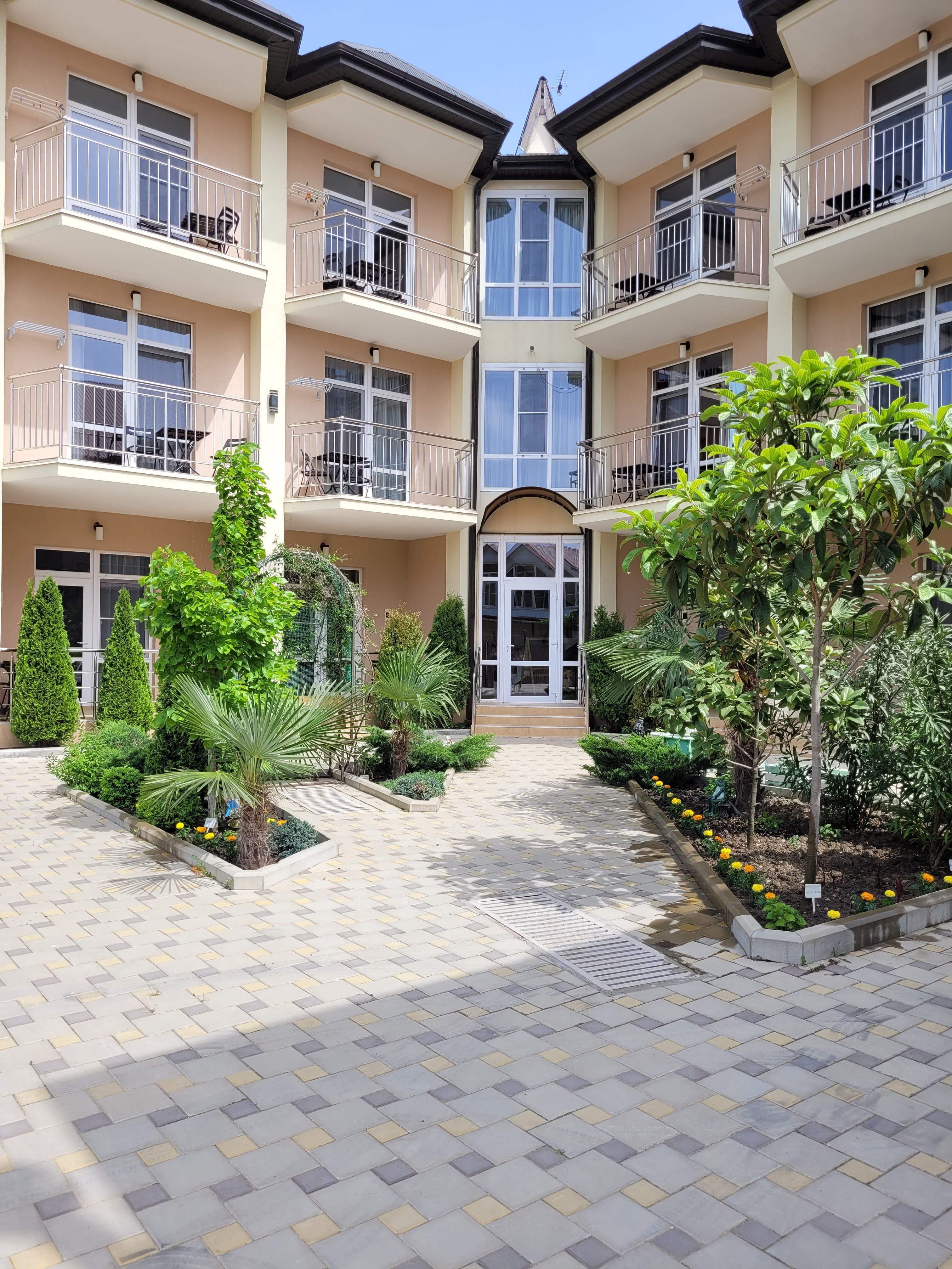 Фото отеля 1