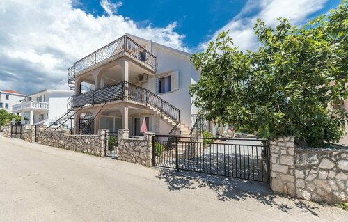 Гостиница Beautiful Home in Okrug Gornji With Wifi, 2 Bedrooms and Outdoor Swimming Pool