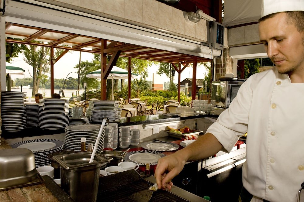 Фото Holiday Beach Budapest Wellness Hotel with Sauna Park