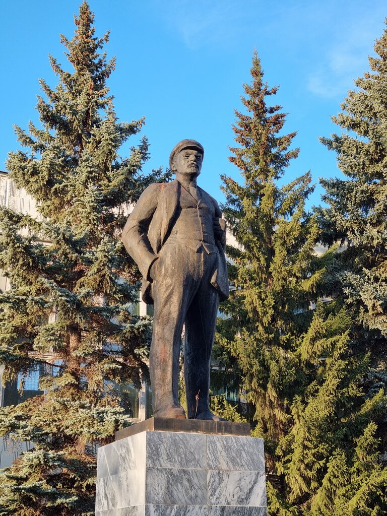 Памятник, мемориал В.И. Ленин, Кыштым, фото