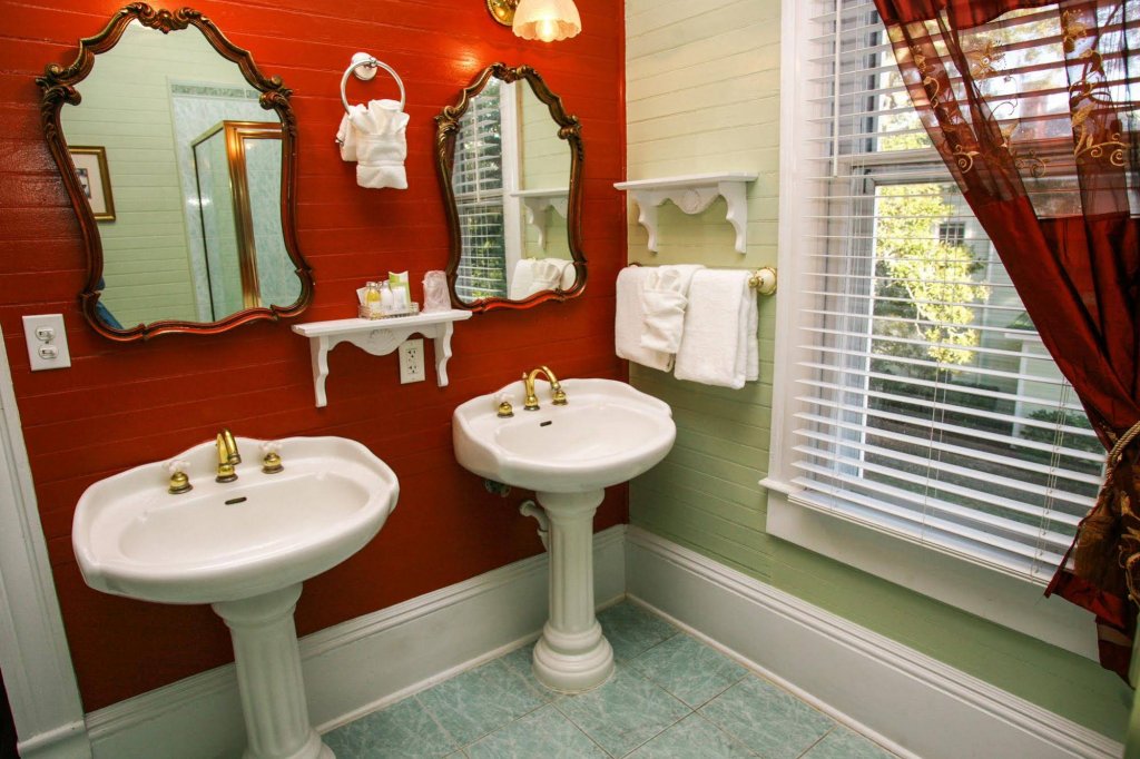 Фото Coombs Inn & Suites