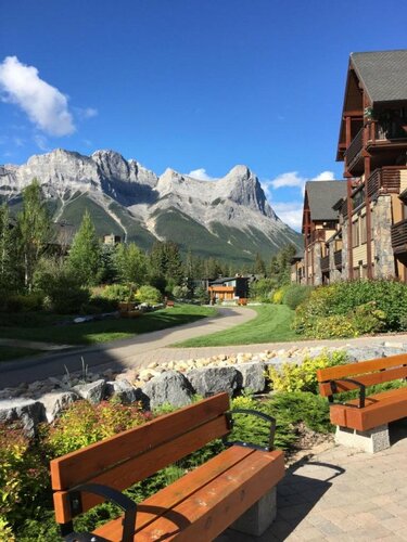 Гостиница Quality Resort Chateau Canmore