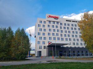 Hampton by Hilton Ufa (ул. 50-летия Октября, 17), гостиница в Уфе