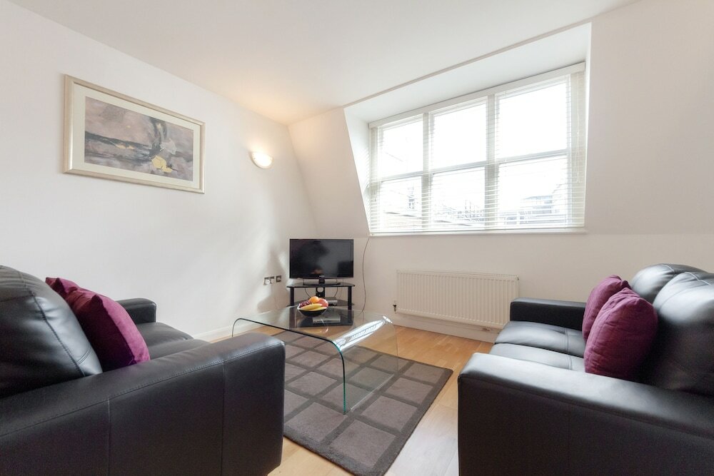 Фото Roomspace Apartments -Groveland Court