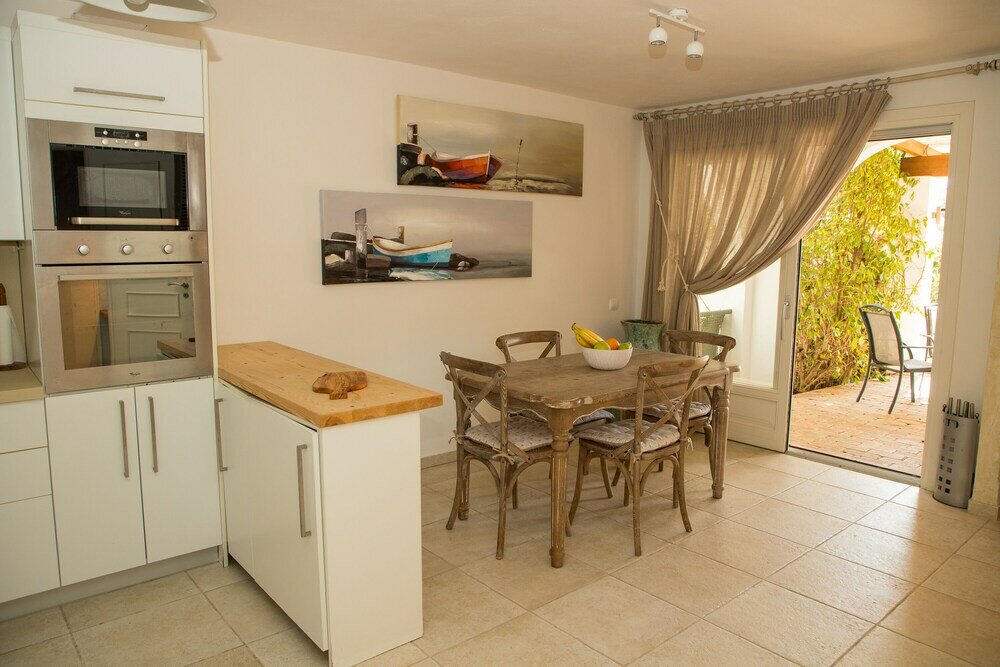 Фото Grand Bleu Beachfront Agios Emilianos