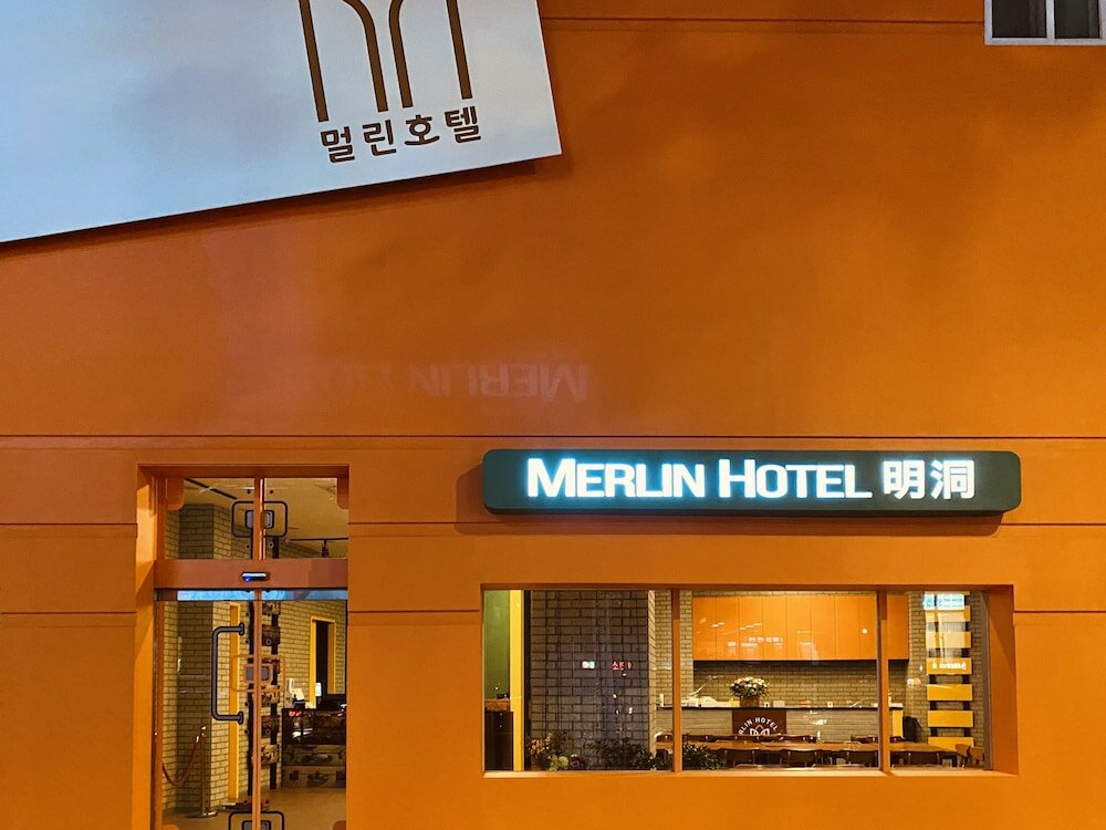 Фото Myeongdong Merlin Hotel