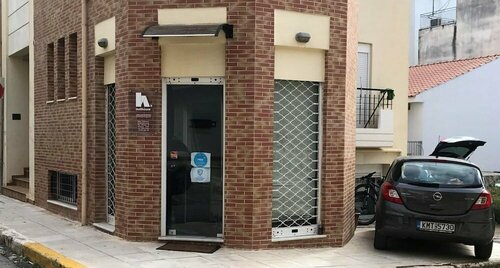 Гостиница Downtown Yellow Studio With Private Parking в Каламате