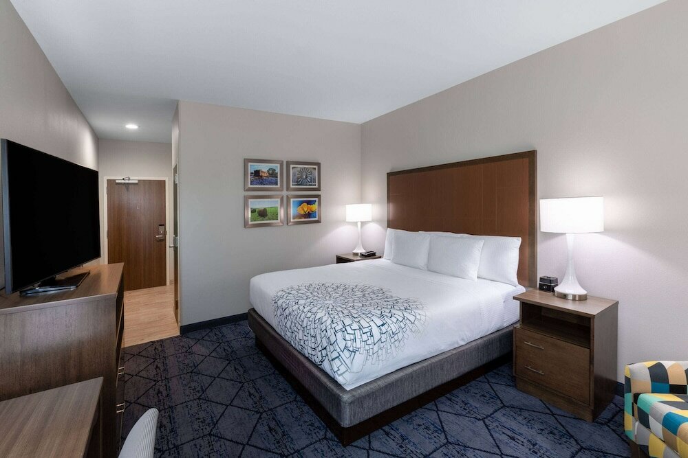 Фото La Quinta Inn & Suites by Wyndham Round Rock near Kalahari