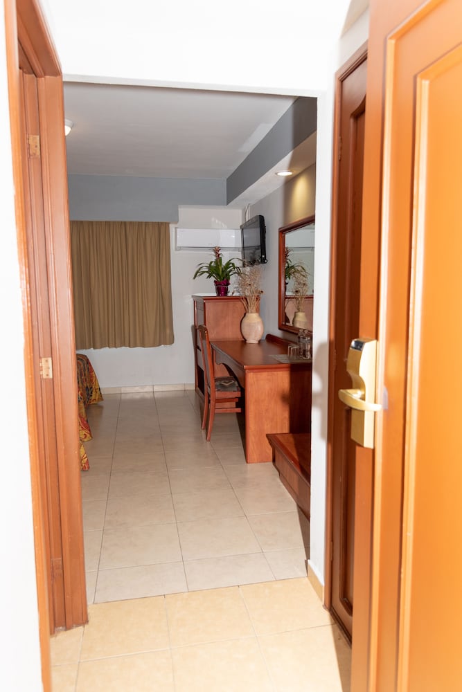 Фото Impala Hotel in front of the Ado