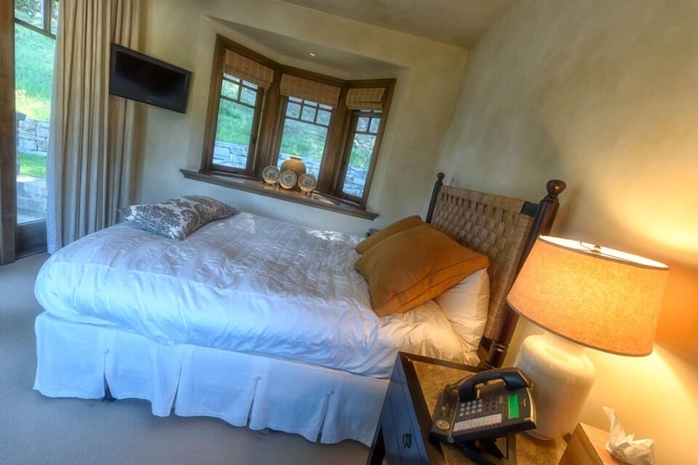 Фото Lx1: Chateau D' Renaitre - Carmel-by-the-sea Luxury Villa: