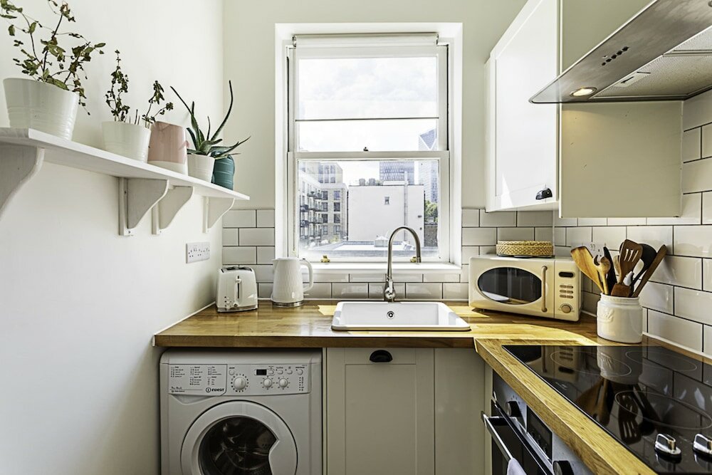 Фото London Bridge Cosy Chic: Your Perfect 1-bed London Retreat