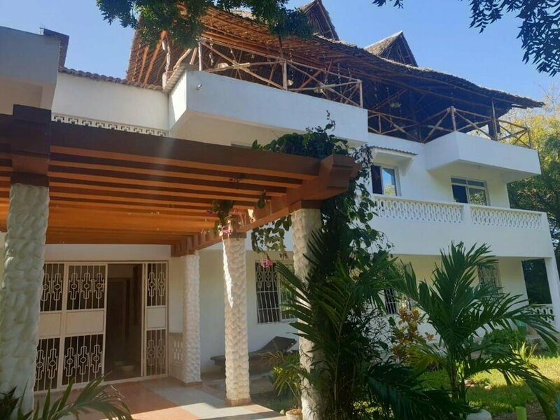 Гостиница Karibuni Palace Mtwapa