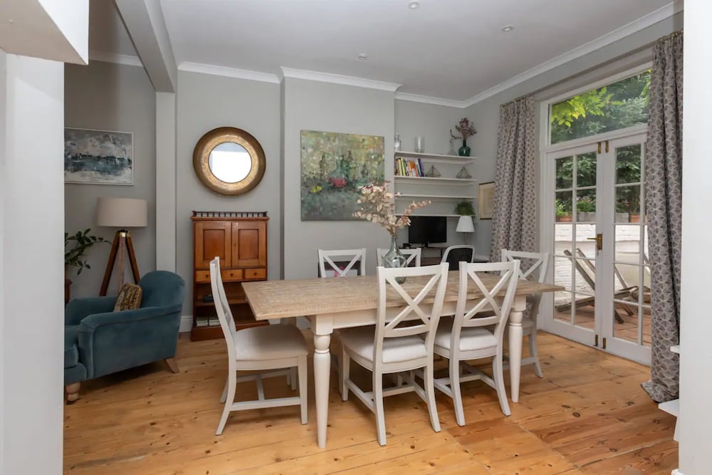 Фото Vibrant 1bd Home With Outdoor Patio - Hammersmith!