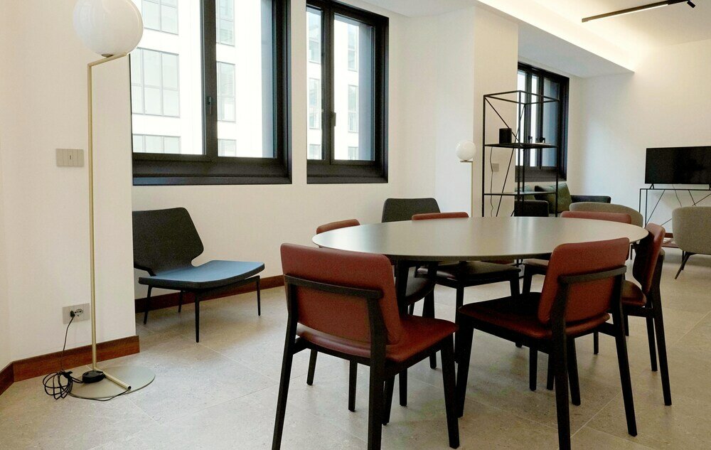 Фото San Babila Modern Apartment