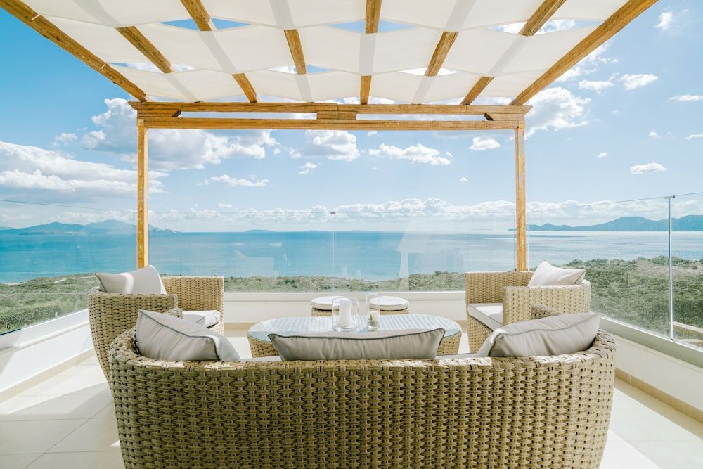 Фото The Three Graces