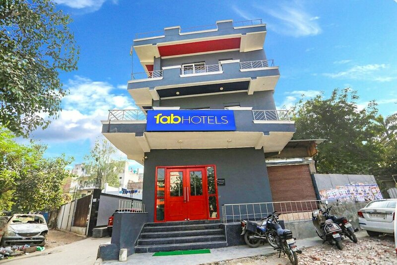 Гостиница FabExpress F9 Britannia Chowk