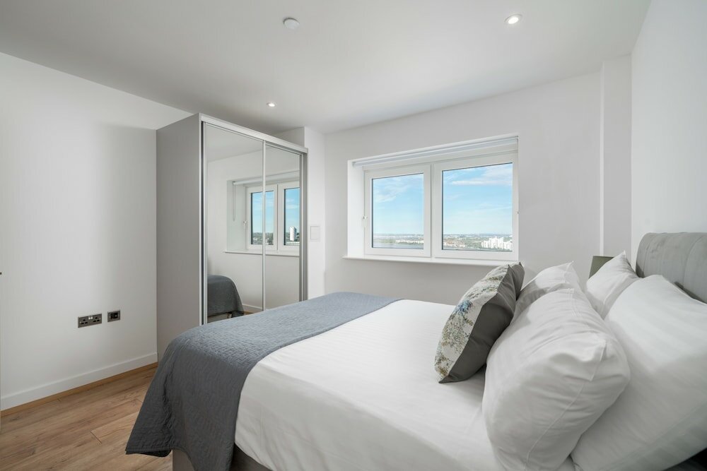 Фото Skyvillion - Woolwich 2-Bed Apartments