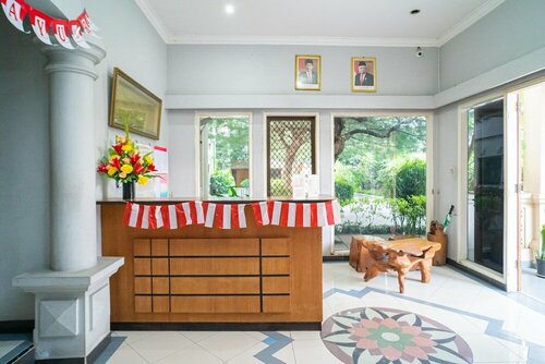 Гостиница RedDoorz near Rumah Sakit Baptis Kediri в Кедири