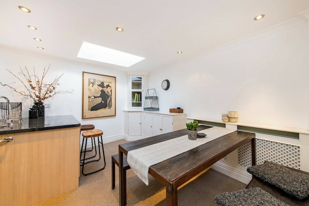 Фото Beautiful 2-bed Flat, Notting Hill