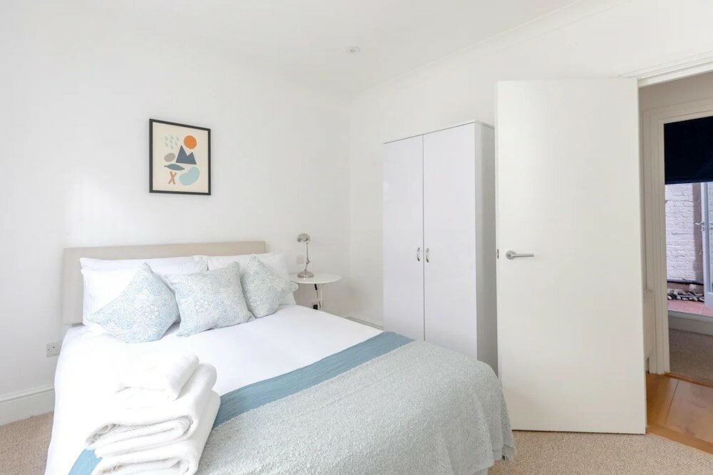 Фото Beautiful & Modern 3 Bedroom Flat - Pimlico!
