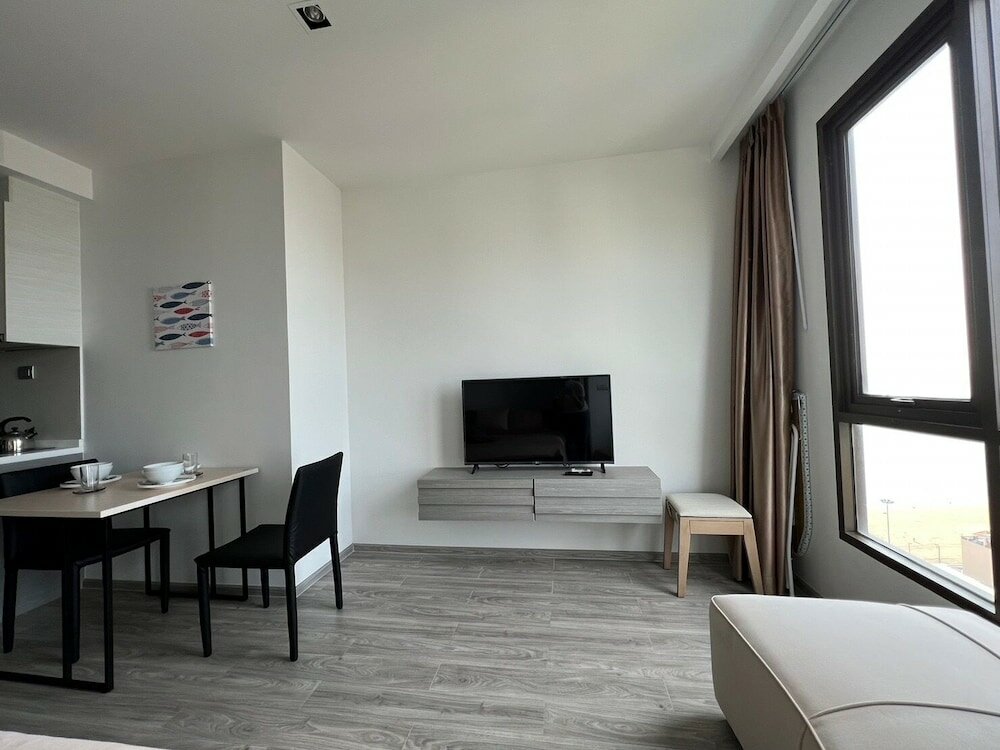 Фото Aeras Beachfront Jomtien Pattaya