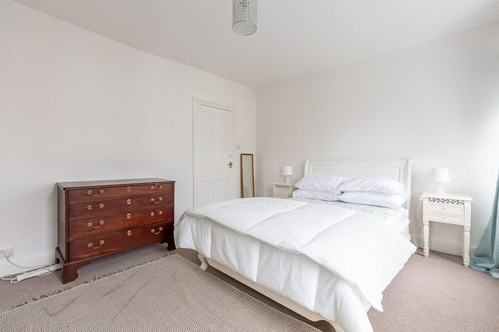 Фото Spacious 3 Bedroom House With Garden - Hammersmith