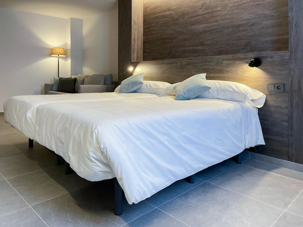 Фото Hotel Quatre Llunes