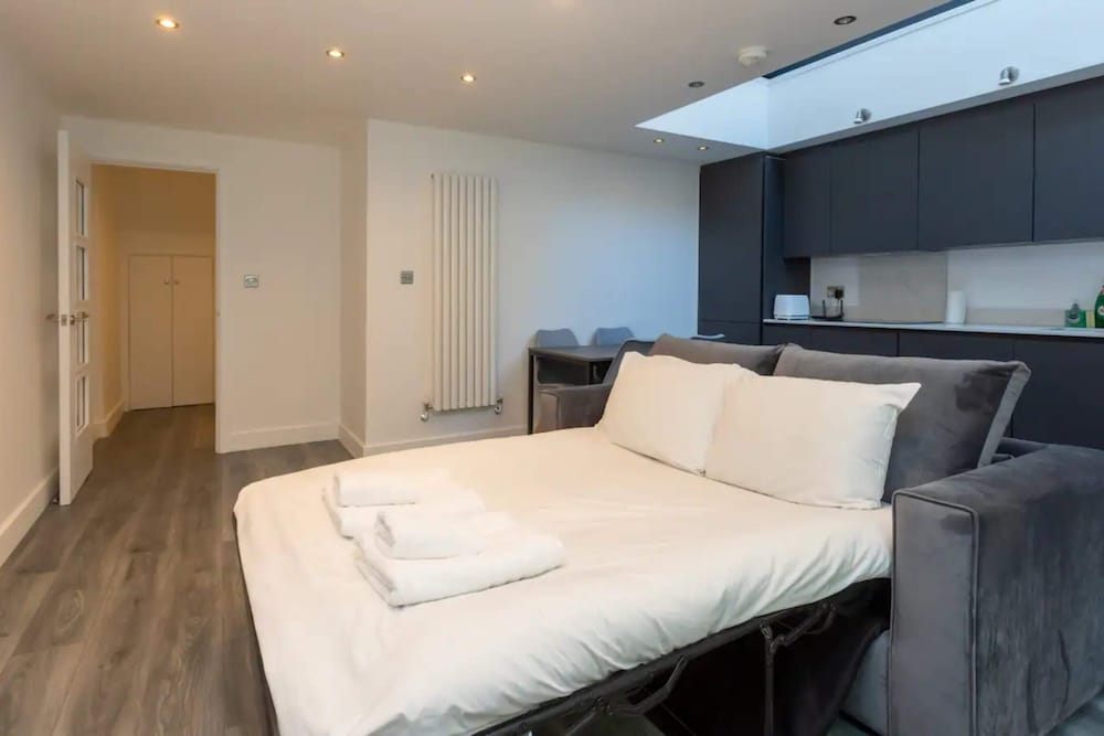 Фото Modern 2bd Flat With a Garden - West Hampstead