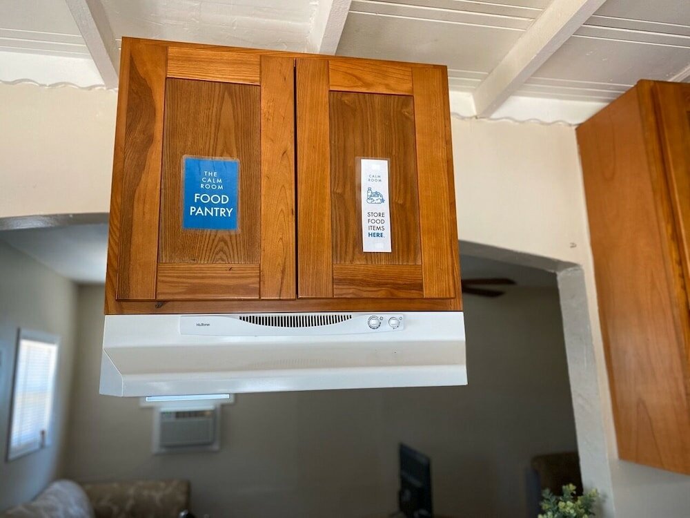 Фото Whole Family - Barrette - back - Hostel