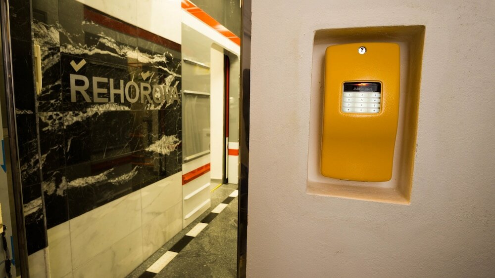 Фото Metro Apartment