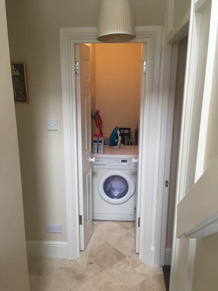 Фото Lovely 2 Bedroom on the Corner of Portobello Road