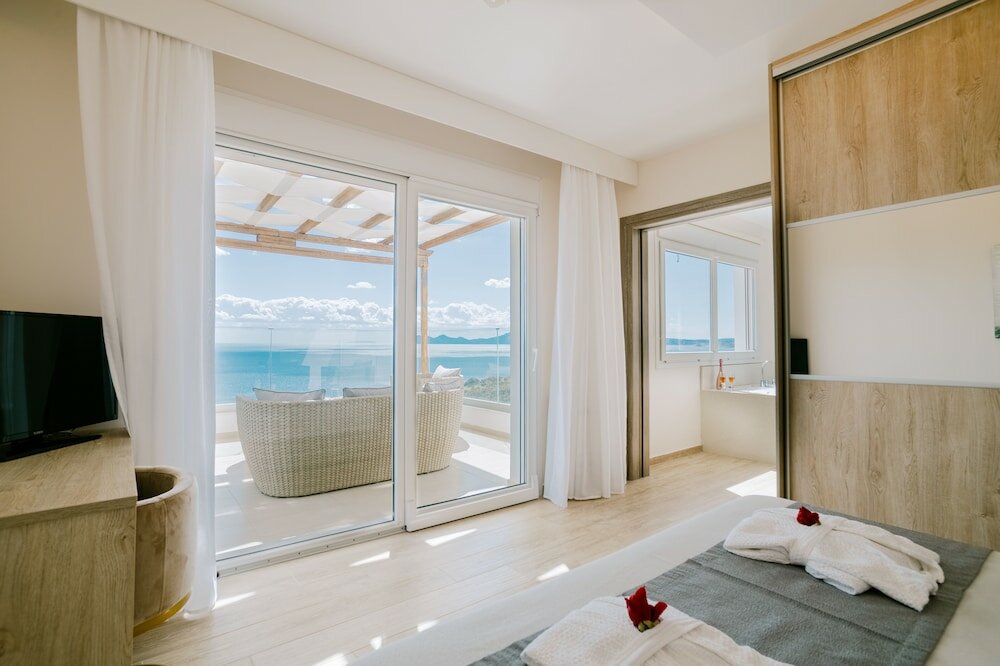 Фото The Three Graces