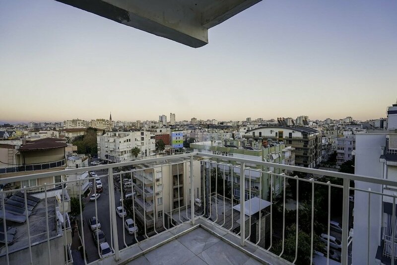 Апартаменты Central and Comfy Flat With Balcony in Muratpasa в Муратпаше