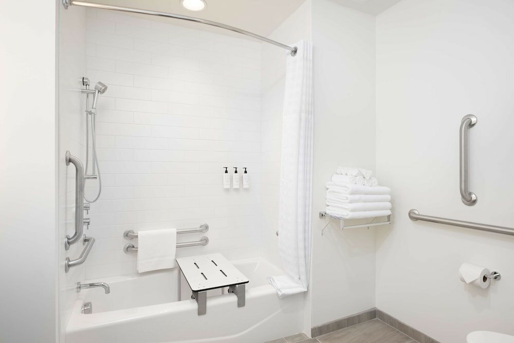 Фото Holman Riverfront Park Hotel Salem, Tapestry by Hilton